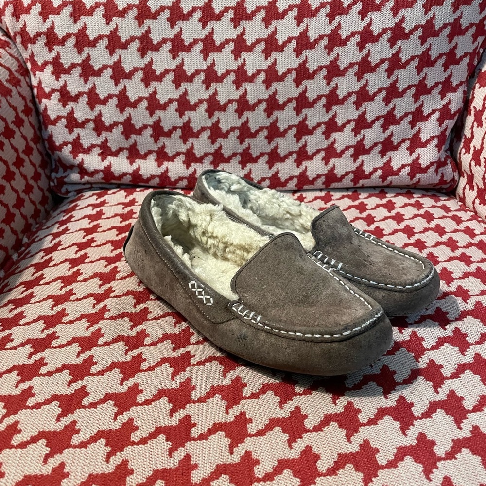 Ugg moccasin house slippers